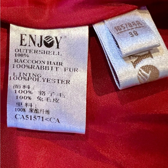 ENJOY FUR’s Raccoon Hair Red Gilet Size Small - Picture 12 of 14